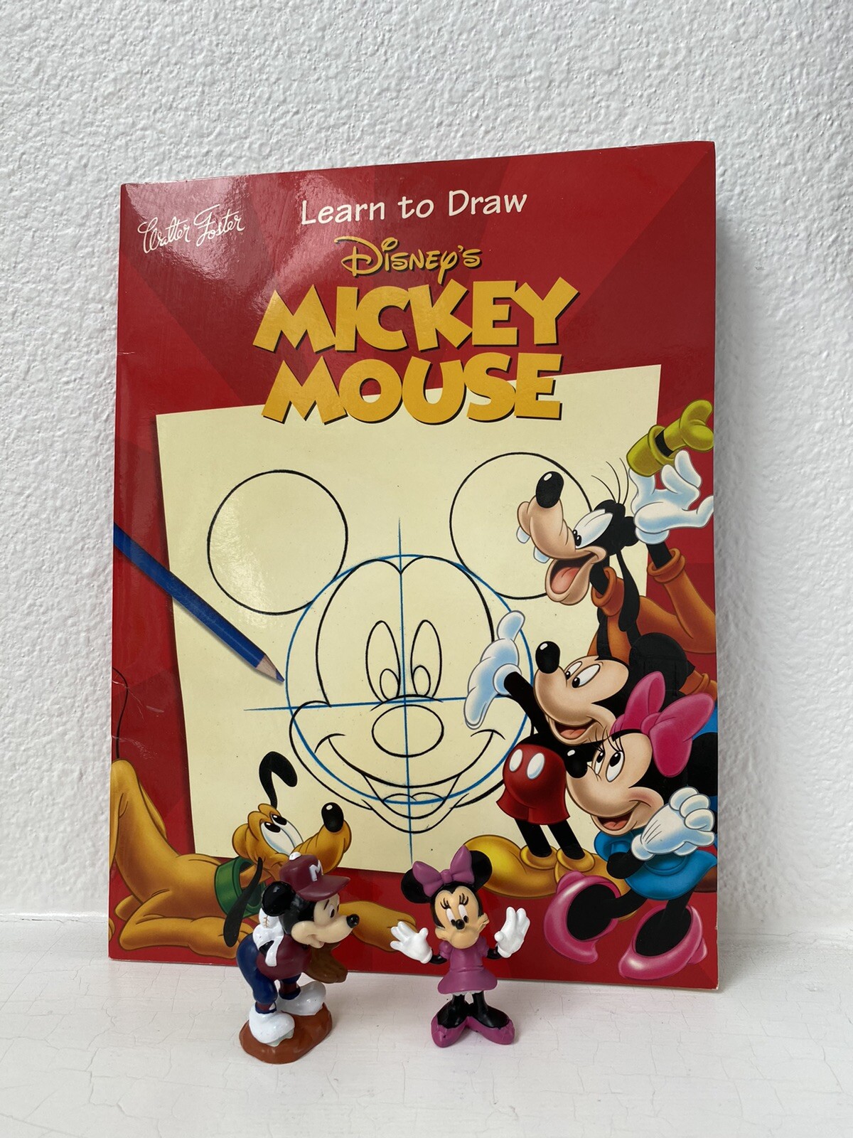 Learn to Draw Disney&rsquo;s Mickey Mouse AND Mickey and Minnie 2.5 in PVC toy figures