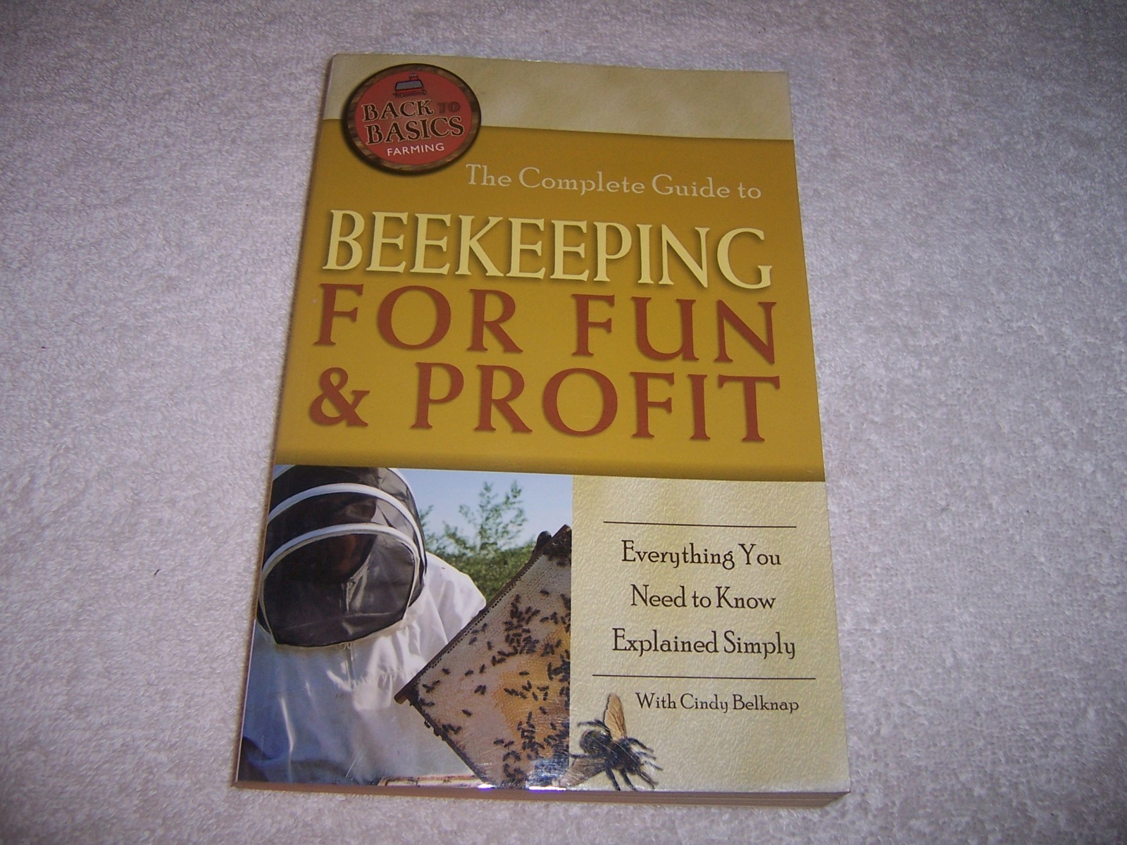 Complete Guide to Beekeeping for Fun and Profit : Everything You Need to Know pb