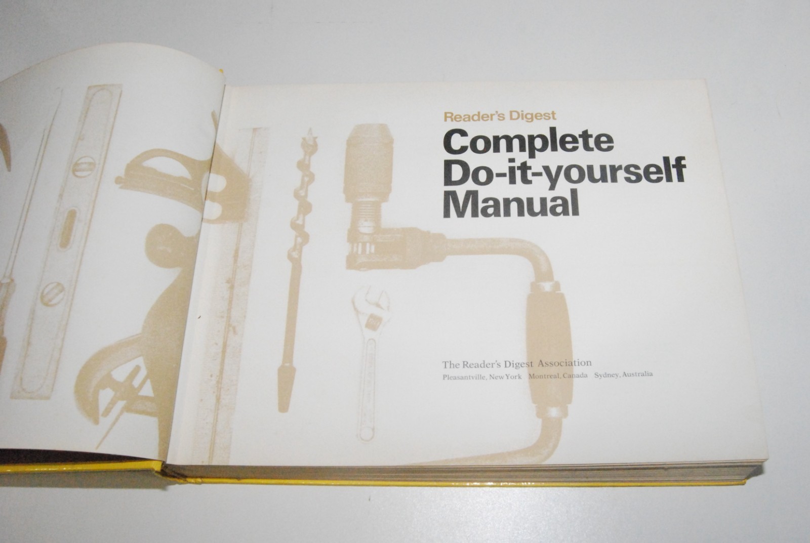 Reader&rsquo;s Digest Complete Do it Yourself Manual 600 pages 1975