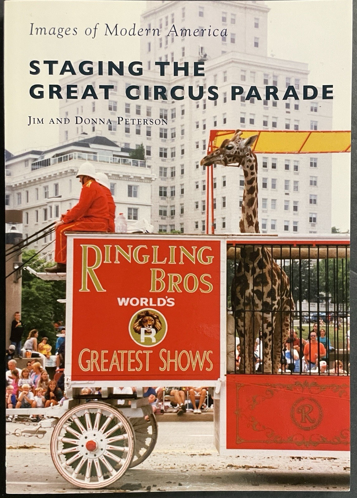 STAGING THE GREAT CIRCUS PARADE by Jim & Donna Peterson (2016, Trade PB) VG