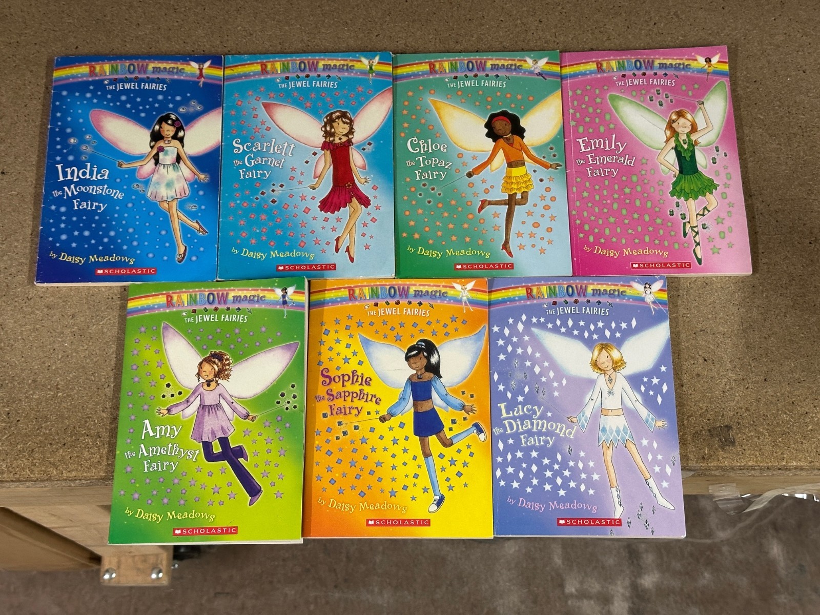 Daisy Meadows : Complete 1-7 Set Rainbow Magic Paperback Books – Good