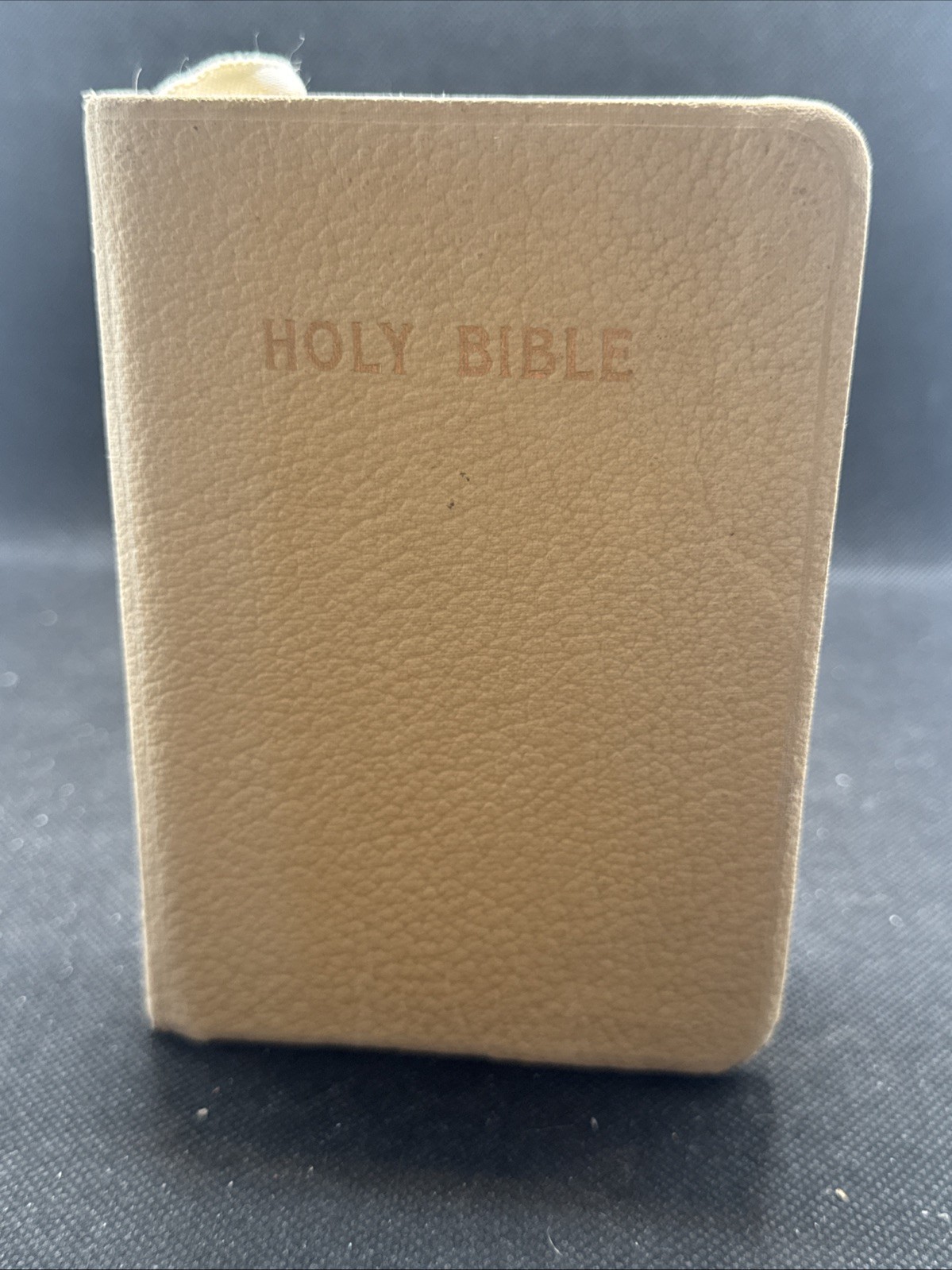 Holy Bible KJV World 01225 White Pocket 5.5 in Vintage Great Britain Gold Edges
