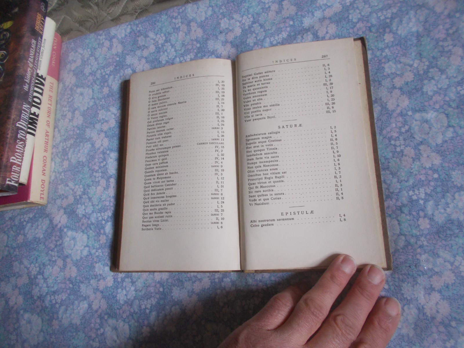 Q. Horati Flacci OPERA Carmina Carmen Saeculare Latin text 1921 hb 288 pages