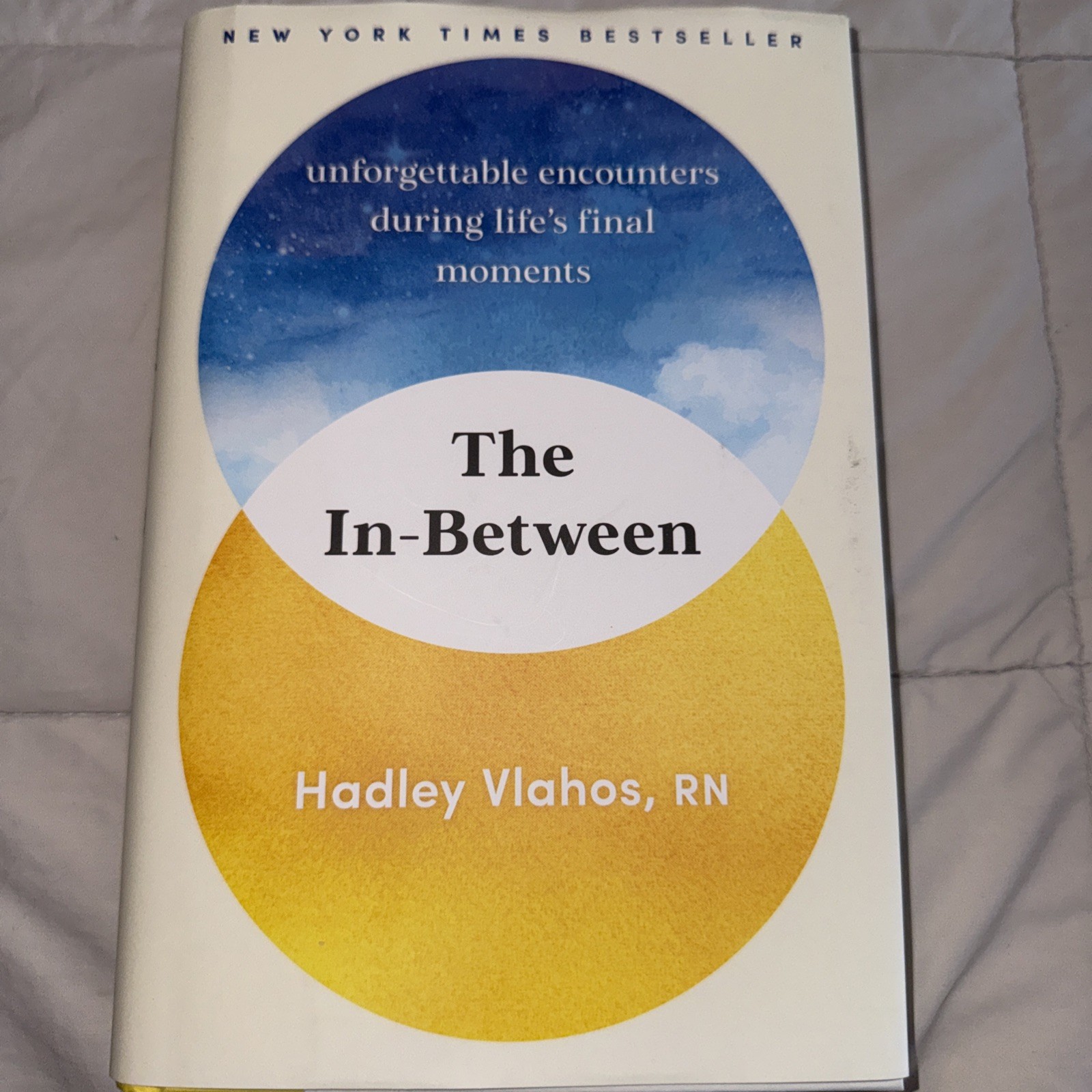 In-Between : Unforgettable Encounters During Life&rsquo;s Final Moments by Hadley…