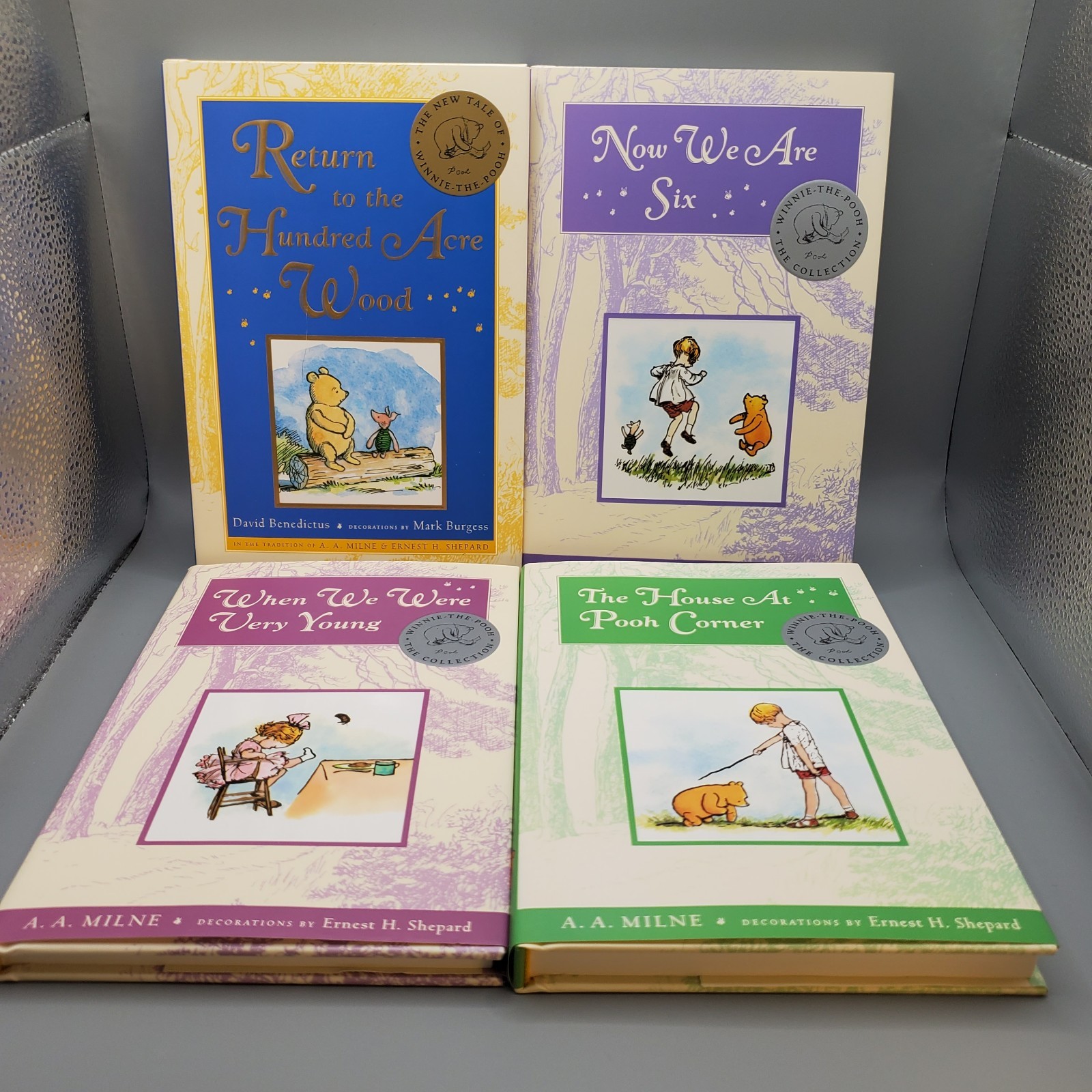 THE WORLD OF WINNIE THE POOH Deluxe Gift Box by A.A.Milne (Hardcover) 4 Books