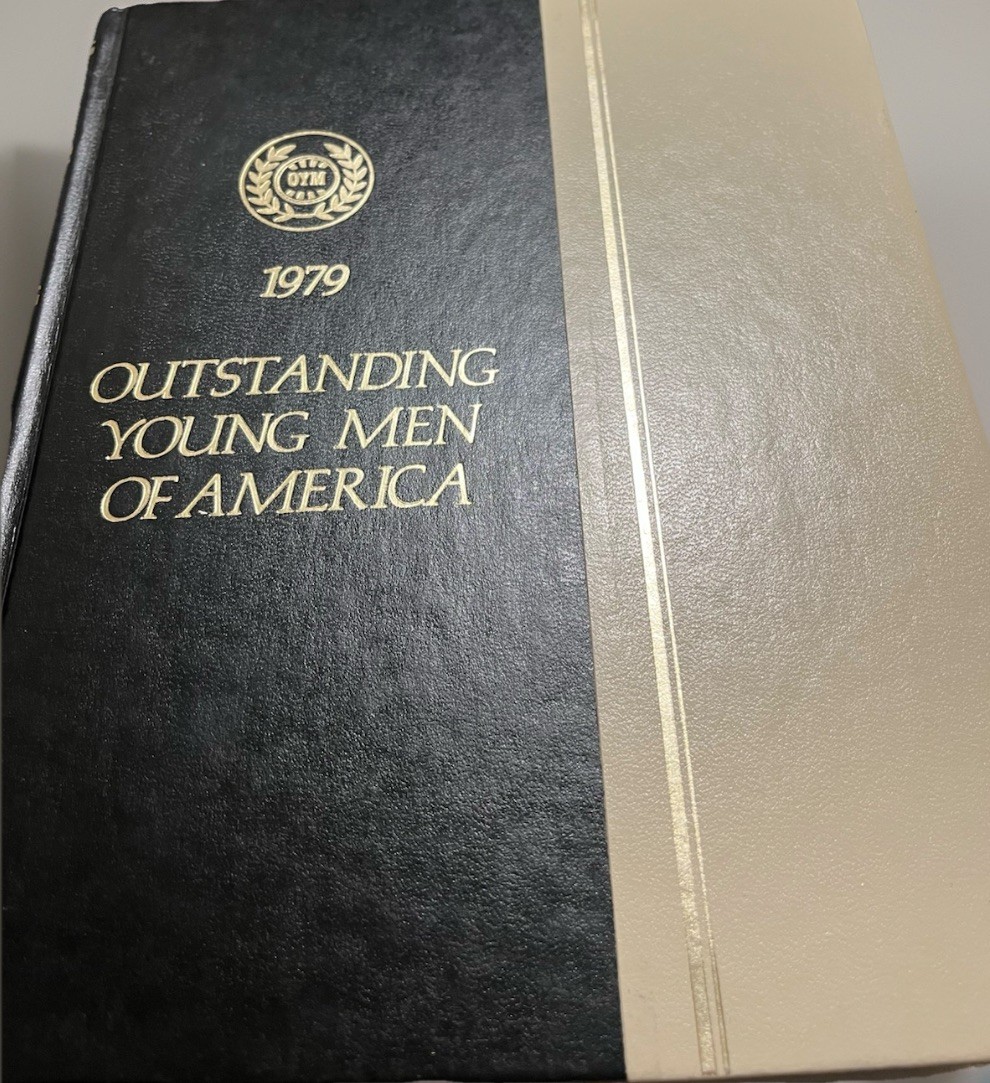 1979 Outstanding Young Men of America Yearbook Bill Clinton John Denver LIKE NEW