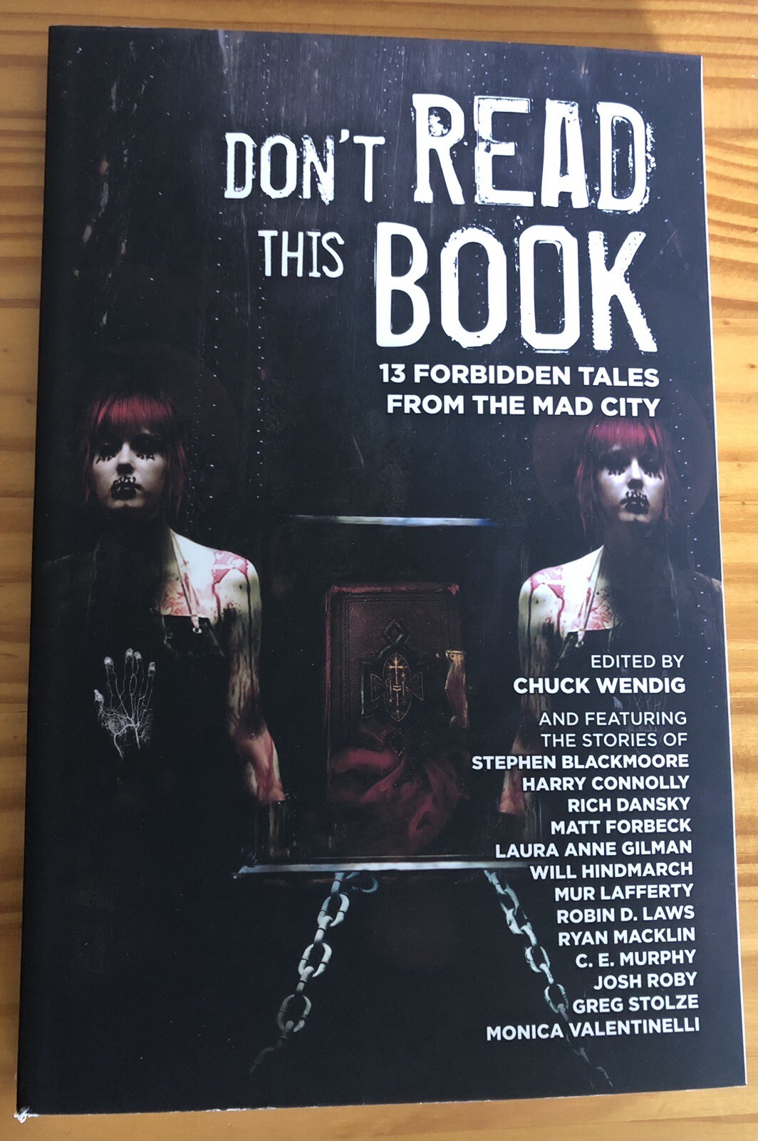 Don&rsquo;t Read This Book : 13 Forbidden Tales from the Mad City Wendig Evil Hat VE5