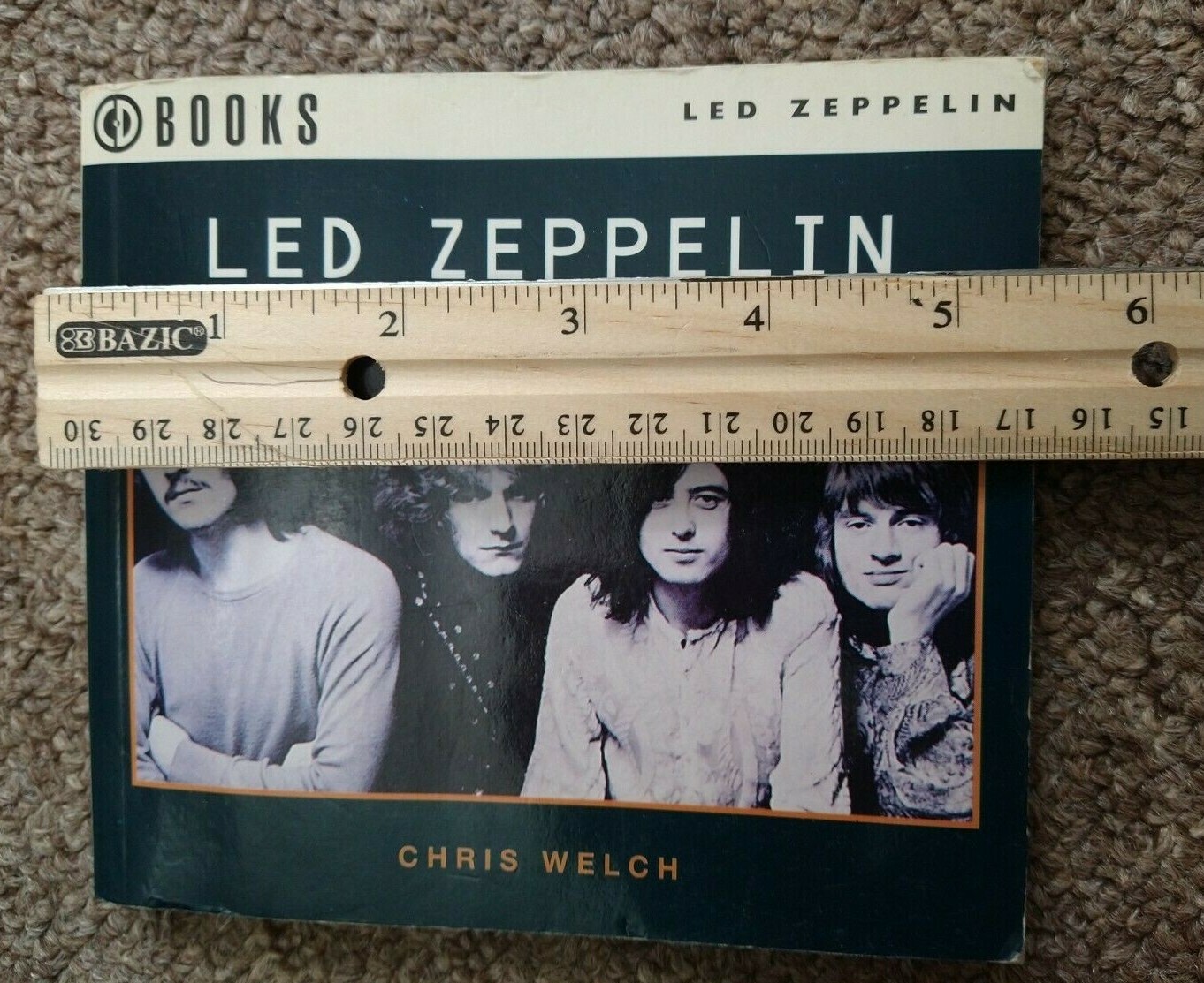 LED ZEPPELIN Collectable CD Sz format Book by Chris Welch w/ Color Illustrations