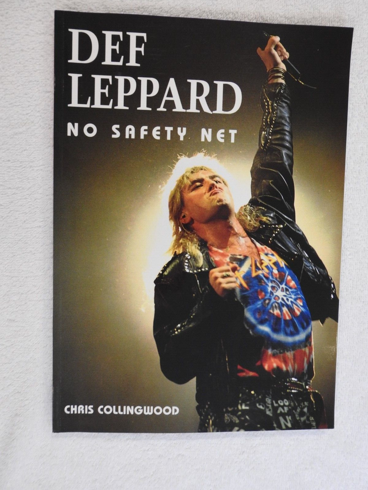 « DEF LEPPARD No Safety Net » by Chris Collingwood BRAND NEW TRADE PAPERBACK!!