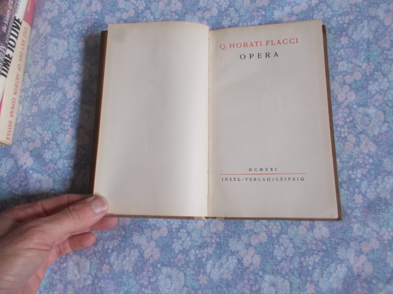 Q. Horati Flacci OPERA Carmina Carmen Saeculare Latin text 1921 hb 288 pages