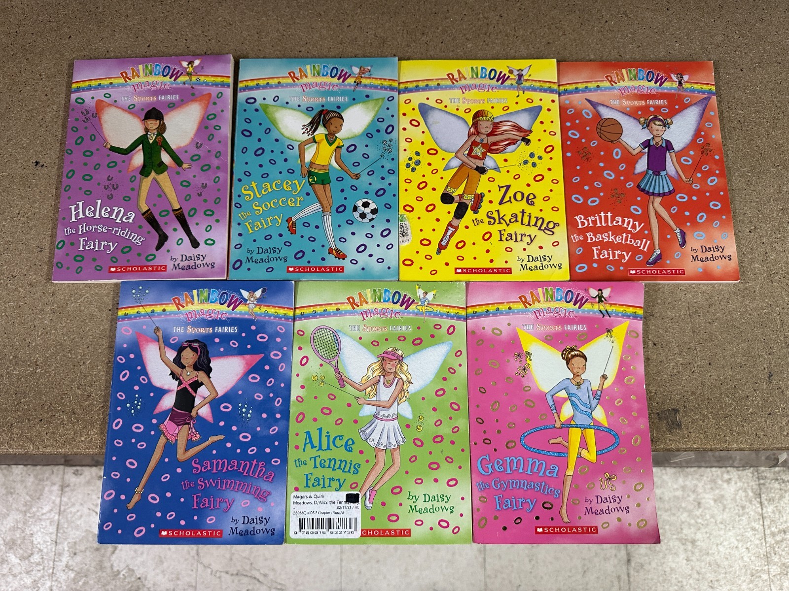 Daisy Meadows : Complete 1-7 Set Rainbow Magic Paperback Books – Good