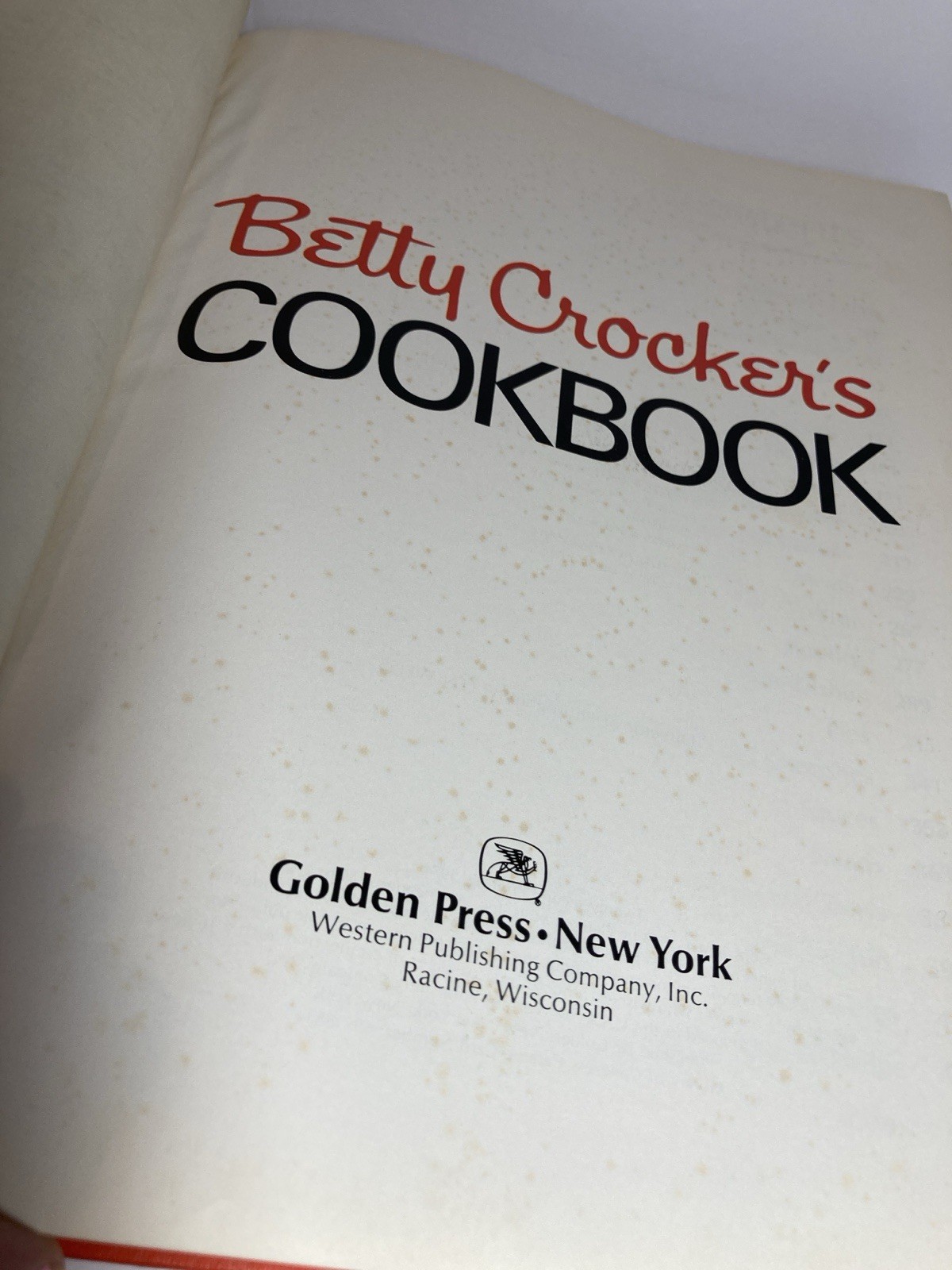 Vintage Betty Crocker&rsquo;s Cookbook 1974 Tight Binding 480 Pages HC