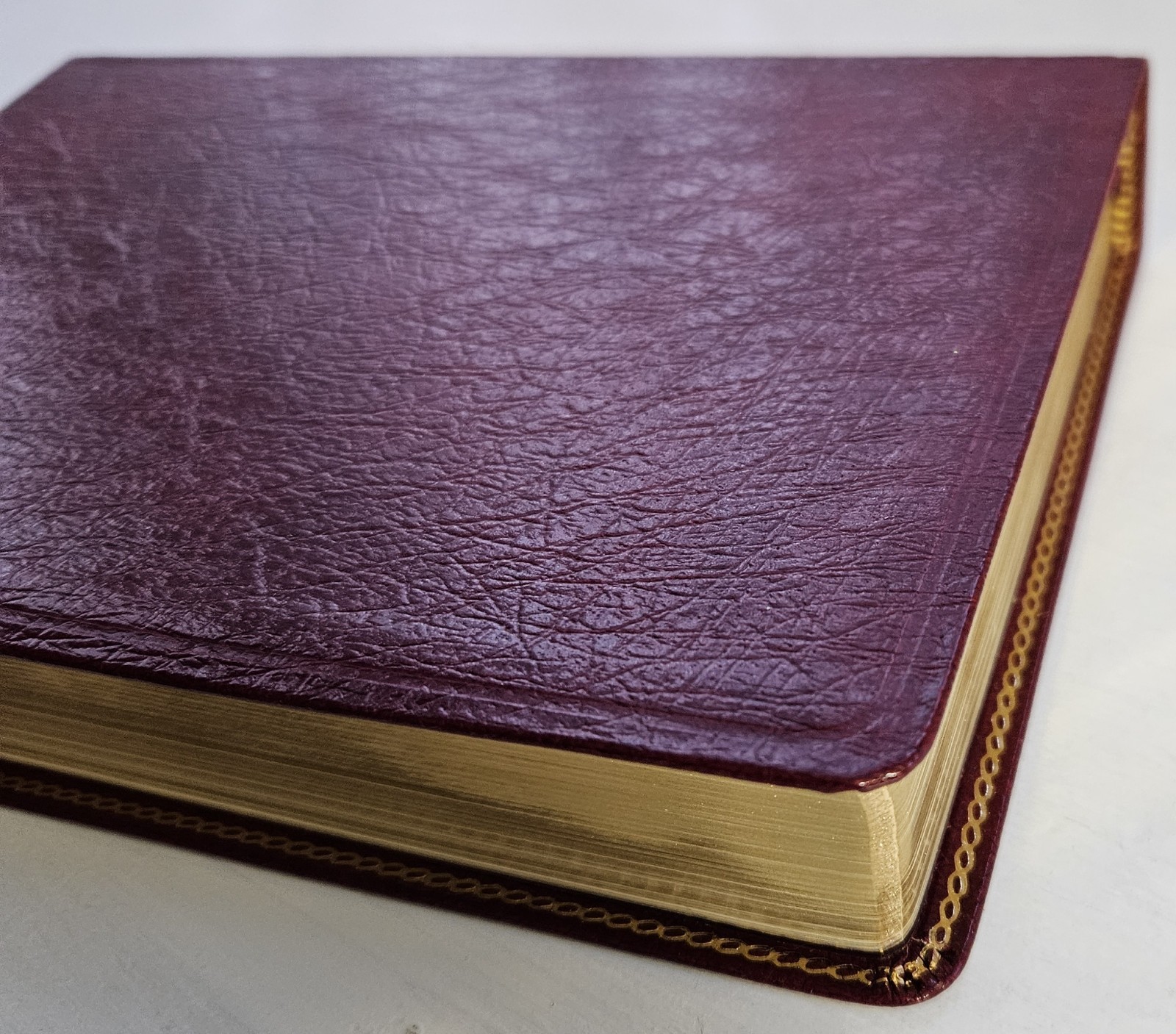 KJV Handi Size Giant Print Reference Bible. Genuine Leather, Like New In Box.
