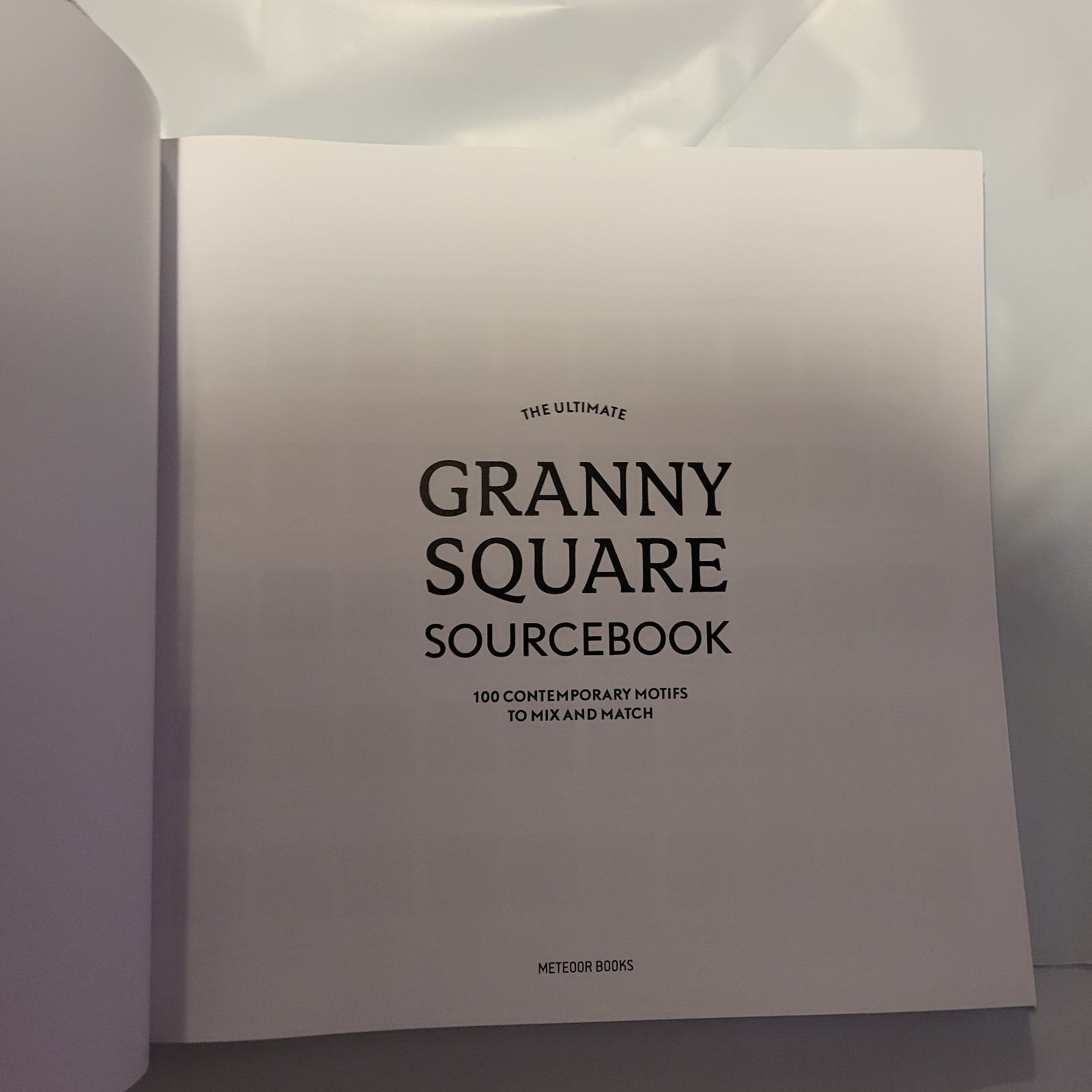 The Ultimate Granny Square Sourcebook: 100 Contemporary Motifs to Mix and M…