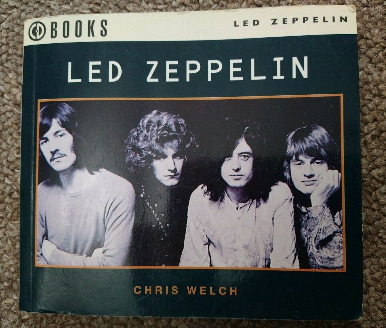 LED ZEPPELIN Collectable CD Sz format Book by Chris Welch w/ Color Illustrations