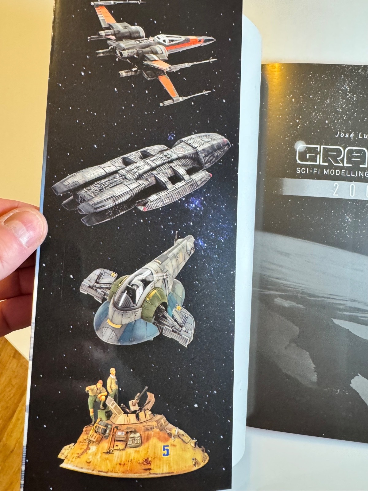 Gravity 1.0: SciFi Modeling’s Perfect Guide 2000&rsquo;s – 180 pages of Tutorials