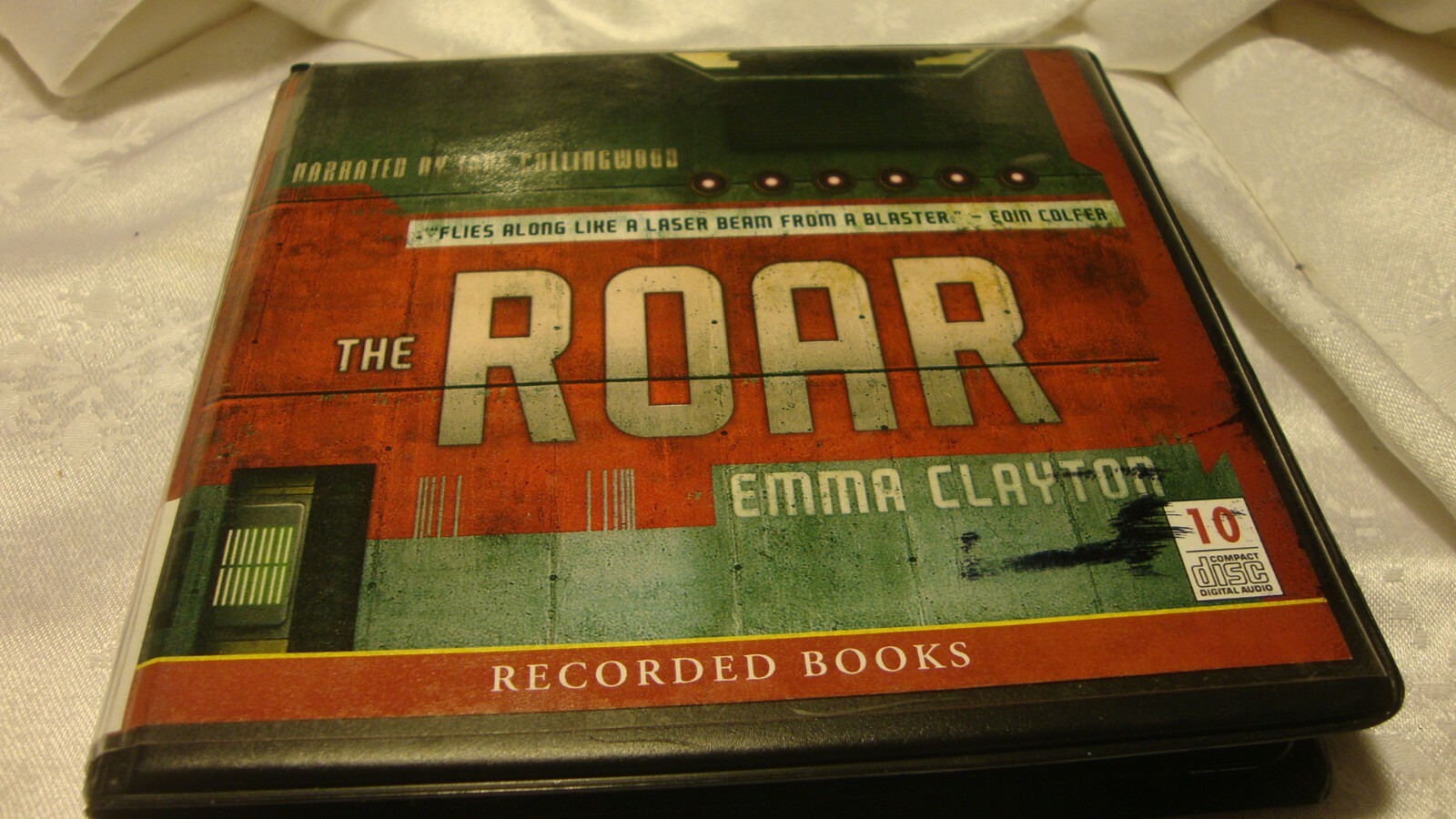 Audiobook YA « The Roar » By Emma Clayton Ex-Lib Unabridged 10 CDs/12.25 hr W5