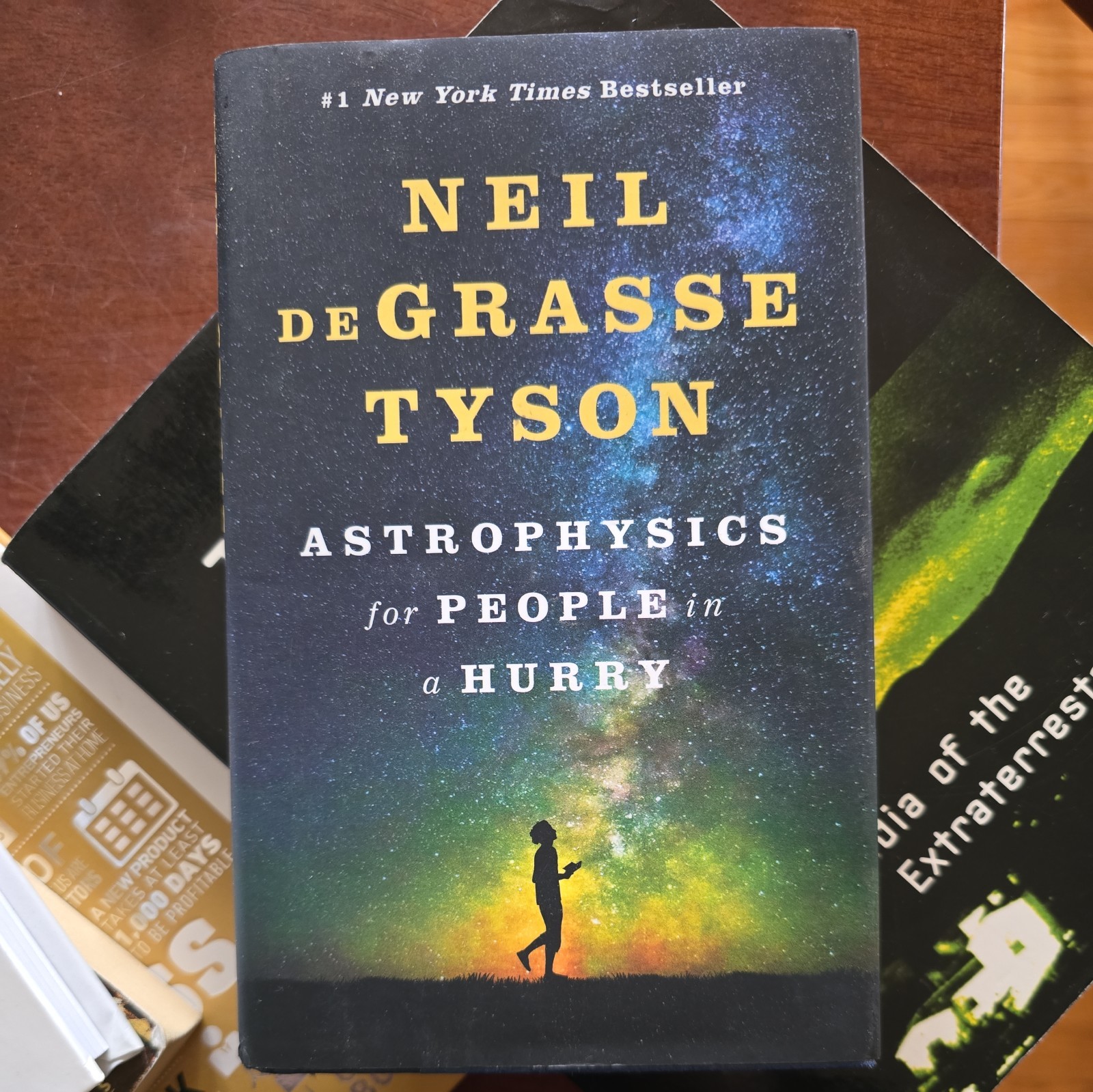 Astrophysics for People in a Hurry – Hardcover By deGrasse Tyson, Neil – GOOD