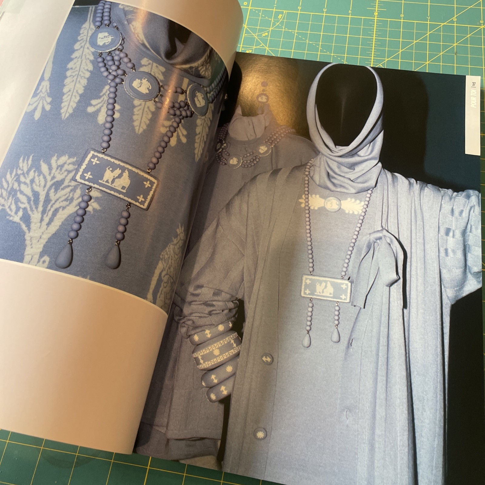 Fashion Preview Autumn/Winter 1990 Pret-a-Porter ACCESSORIES Runway ROCKPORT 90s