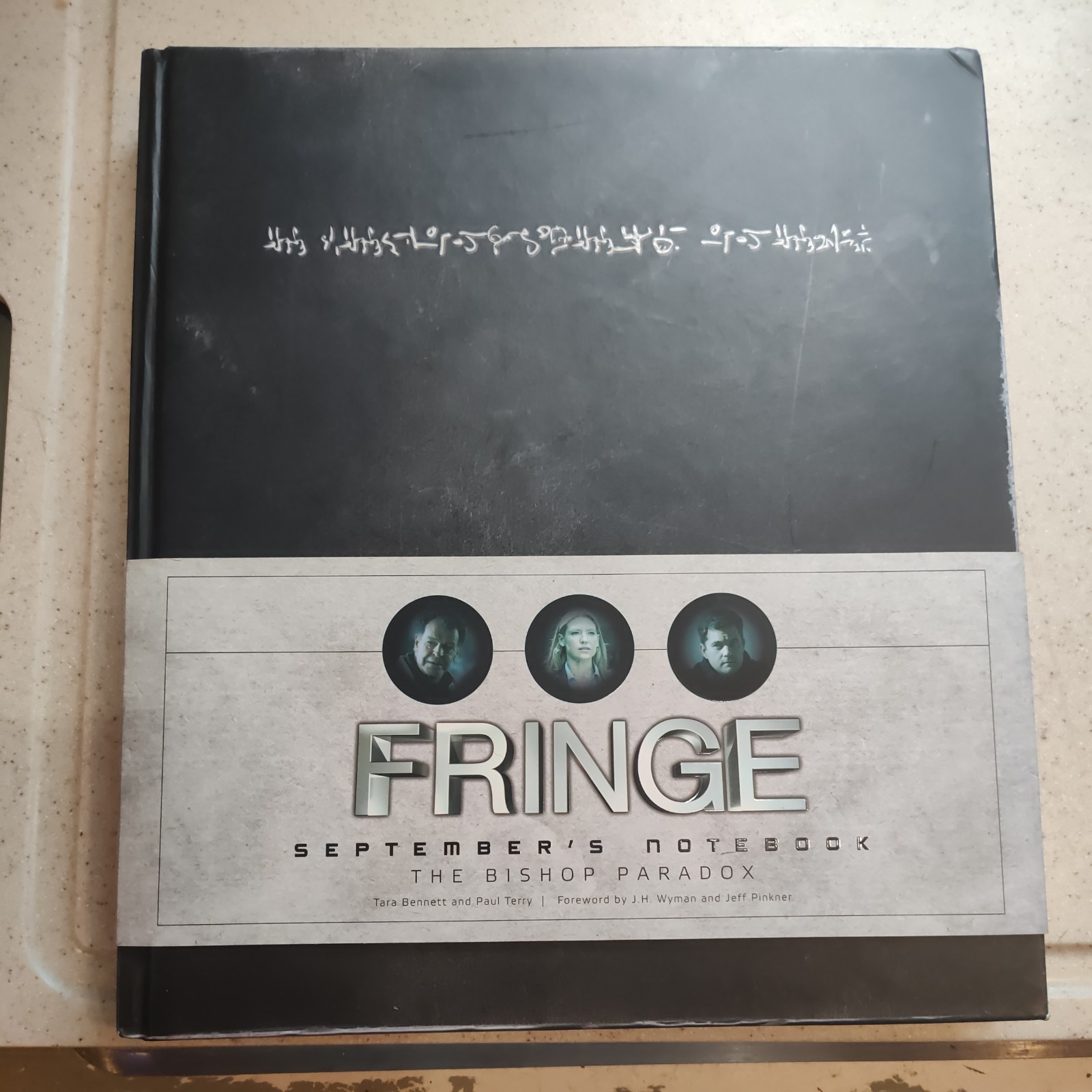 Fringe : September&rsquo;s Notebook by Tara Bennett (2013, Hardcover)