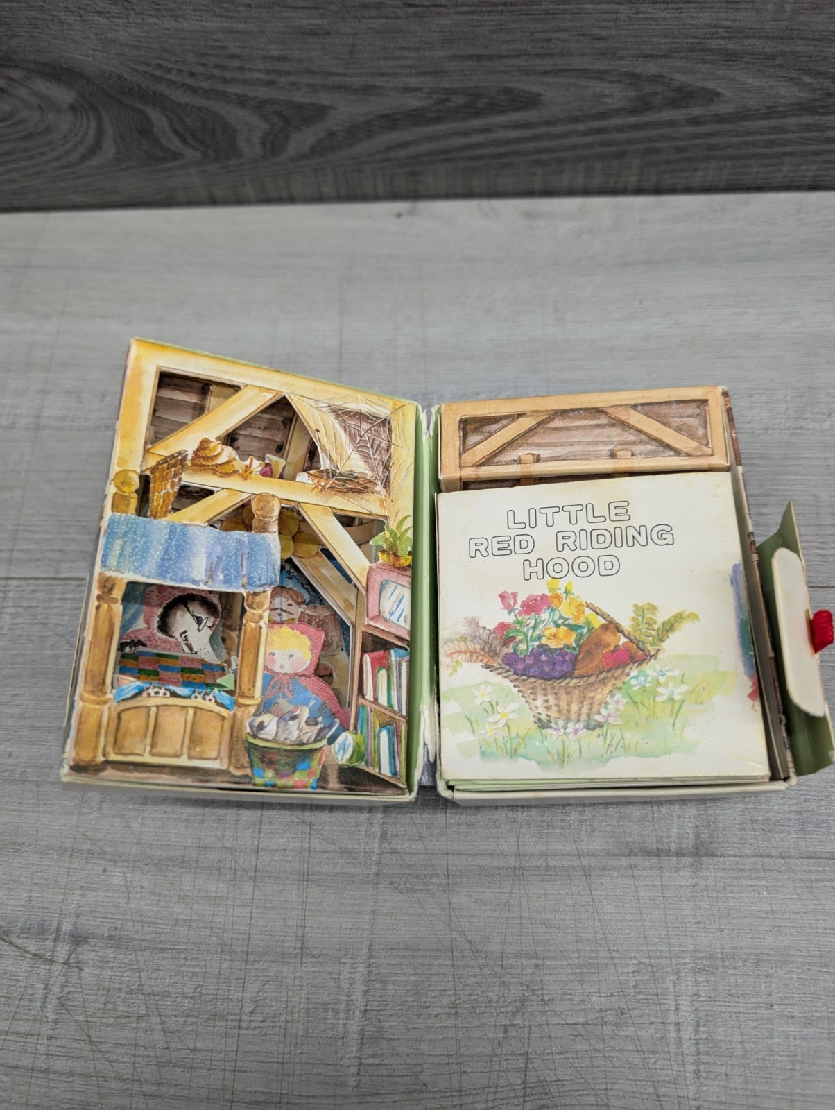Vtg Little Red Riding Hood Accordion Book in 3D Cottage 4.25&Prime; Crest Industries