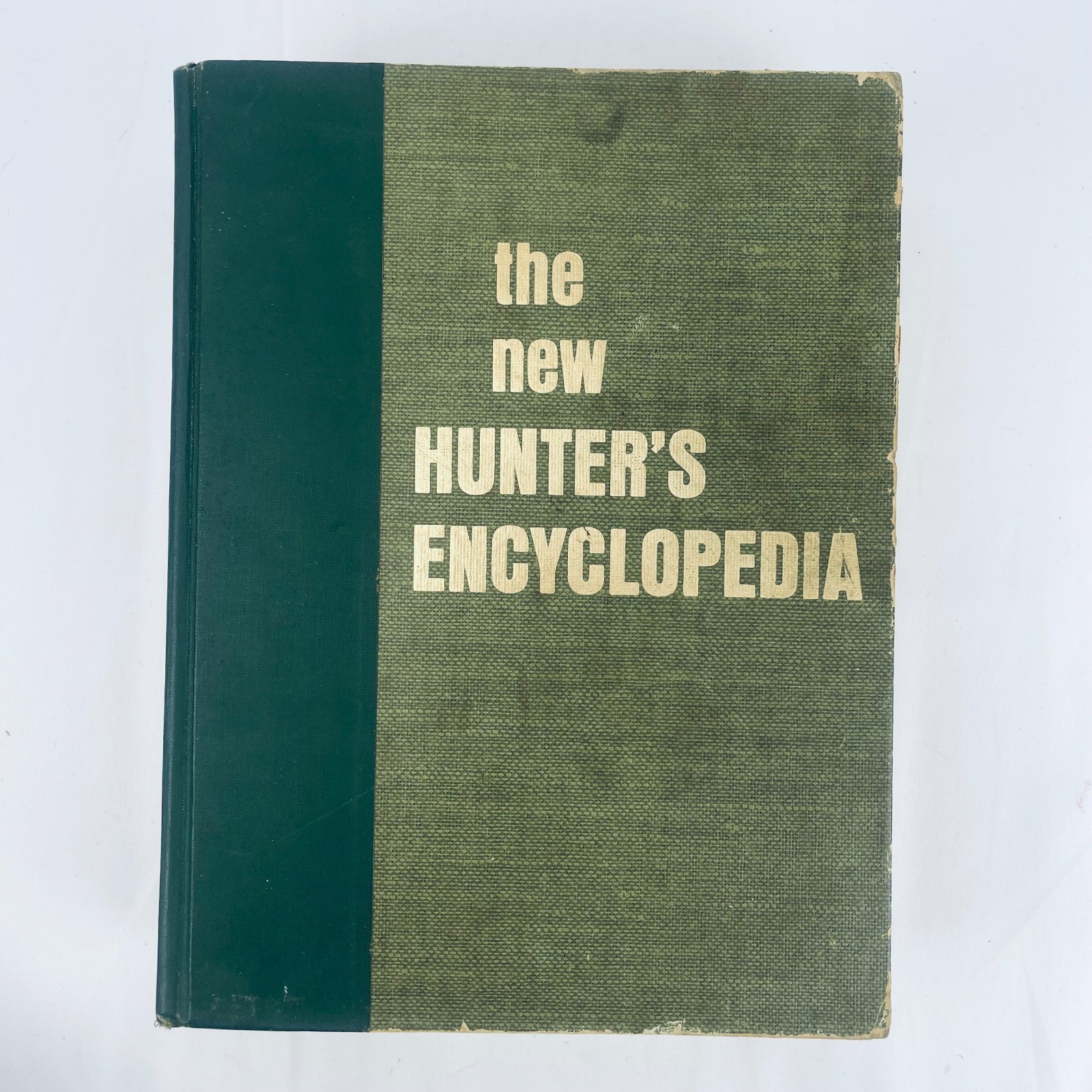 The New Hunters Encyclopedia editor Raymond R. Camp 1972 Third Revised Edition