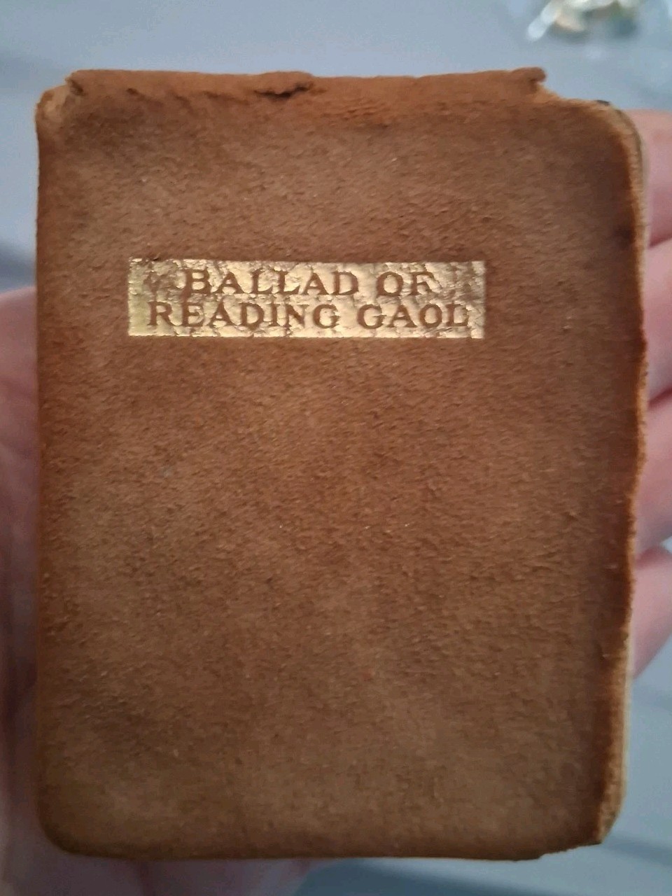 Tiny Soft Leather « The Ballad of Reading Gaol » by Oscar Wilde Undated/G/2×2.5 in