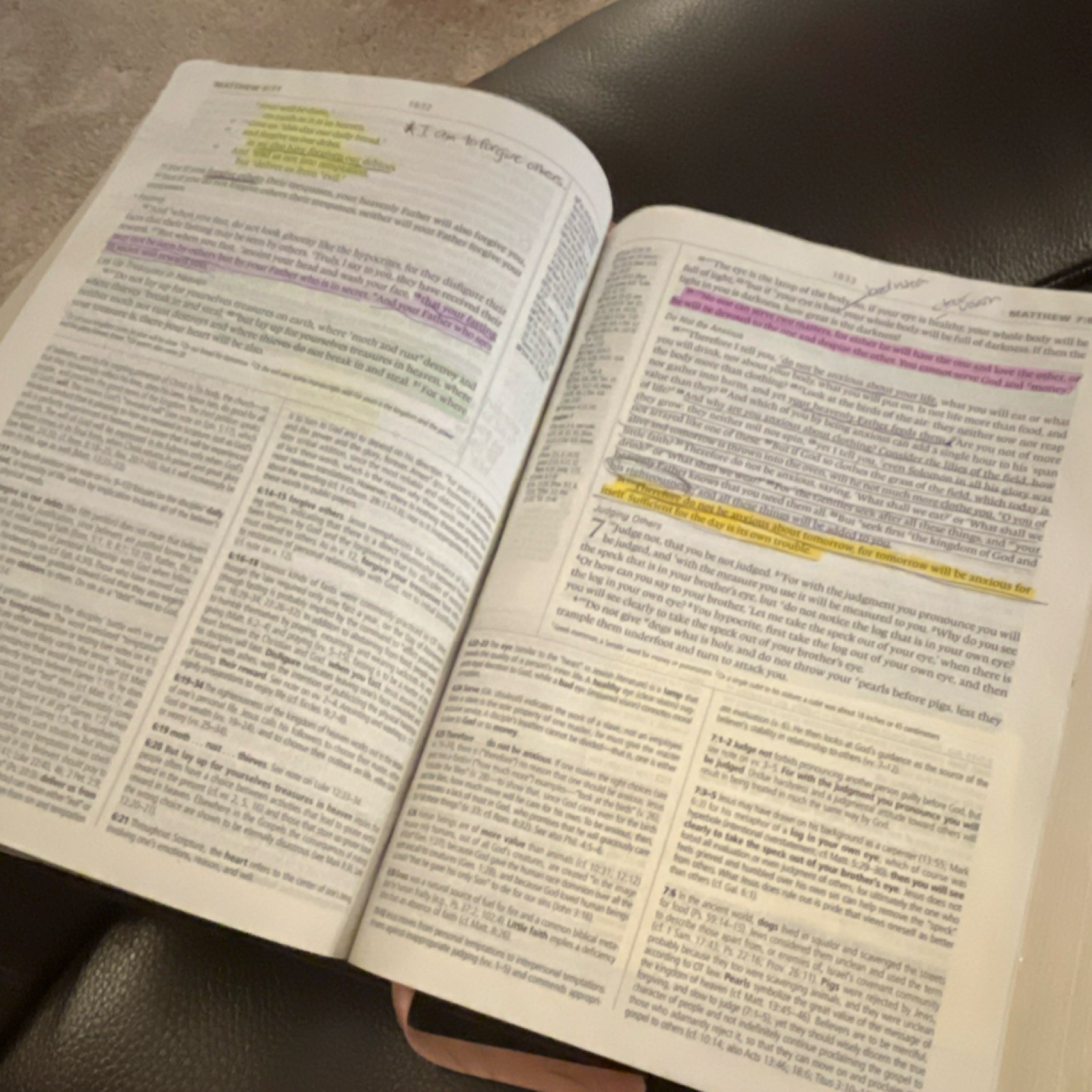 Crossway ESV Study Bible Study Edition Leather Bound w/ Ribbon Marker 2008