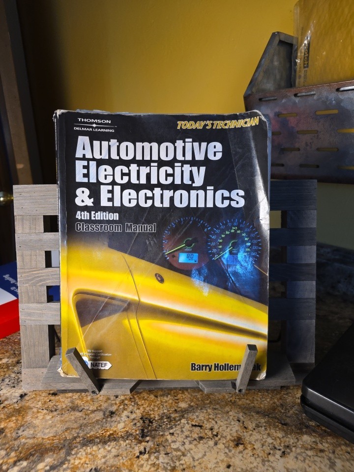 Today&rsquo;s Technician: Automotive – Paperback, by Hollembeak Barry – Acceptable