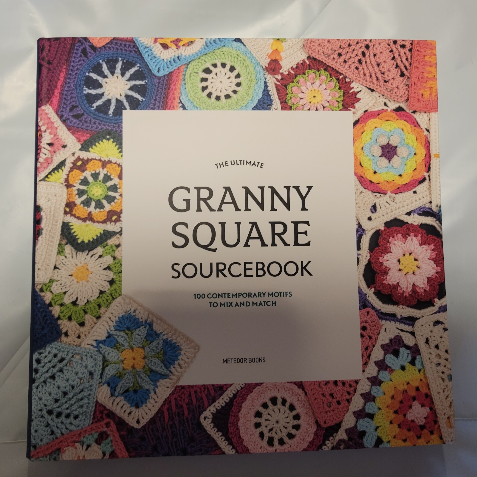 The Ultimate Granny Square Sourcebook: 100 Contemporary Motifs to Mix and M…