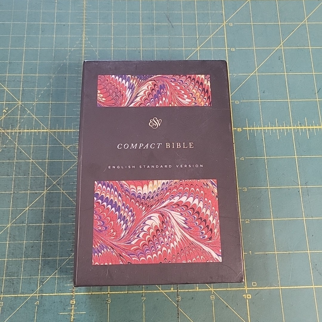 CROSSWAY COMPACT HOLY BIBLE ENGLISH STANDARD VERSION HARDBACK CLASSIC RED MARBLE