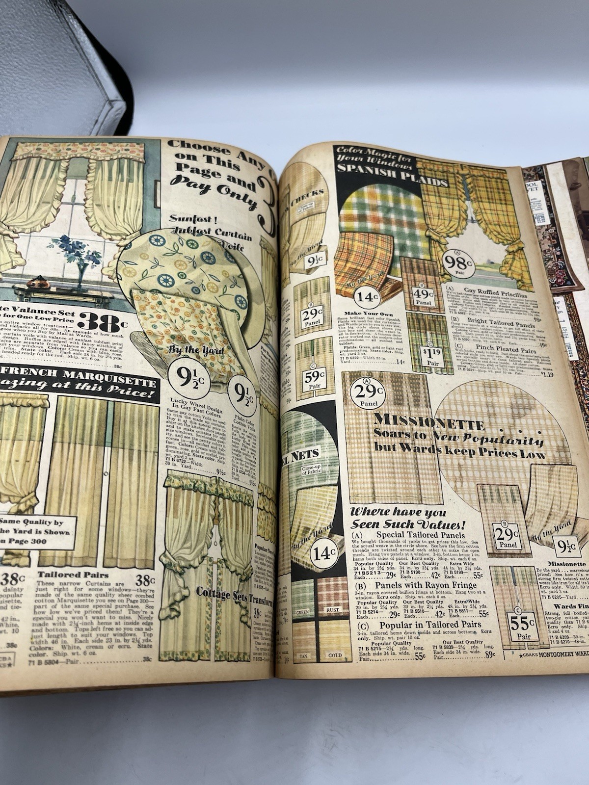 Vintage 1934-1935 Montgomery Ward Fall & Winter Catalog 600 + pages CHICAGO