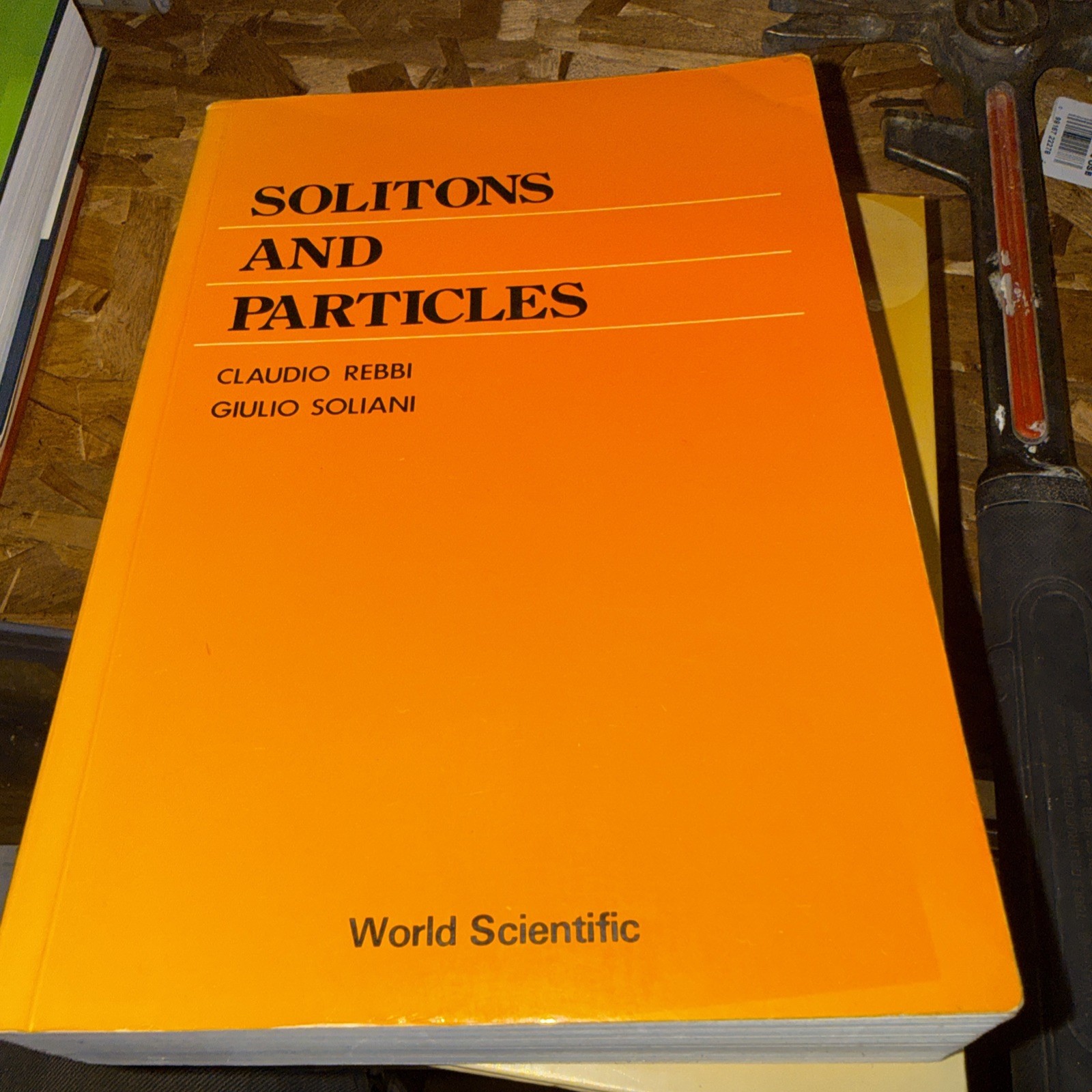 SOLITONS AND PARTICLES BY G. SOLIANI (1984, TRADE PAPERBACK) -LIKE NEW-FREE SHIP
