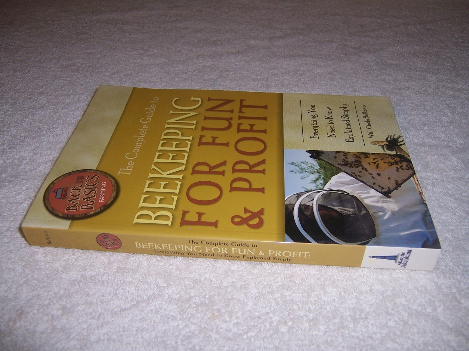 Complete Guide to Beekeeping for Fun and Profit : Everything You Need to Know pb
