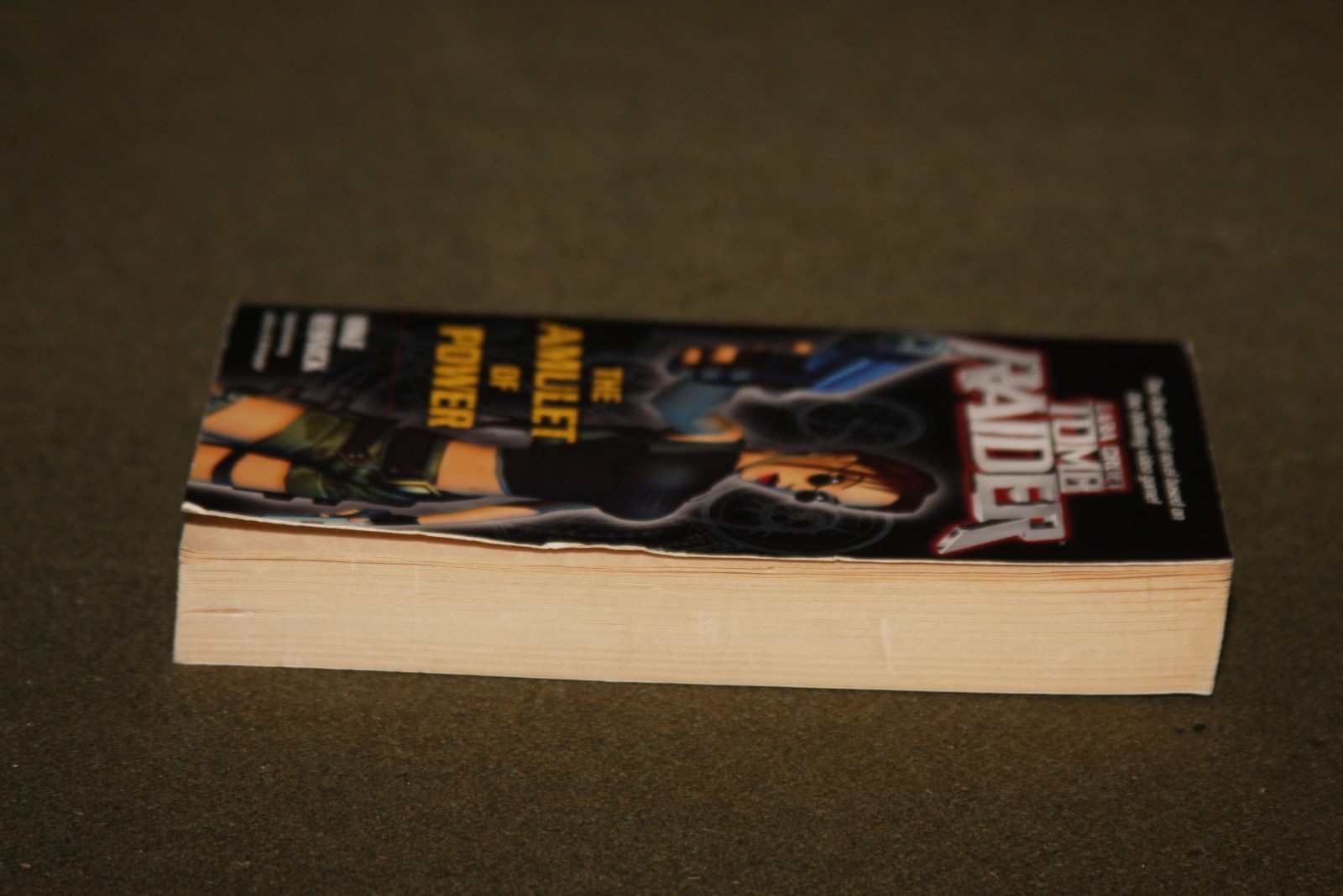 Lara Croft Tomb Raider: The Amulet of Power by Mike Resnick 2003 PB 1st Printing