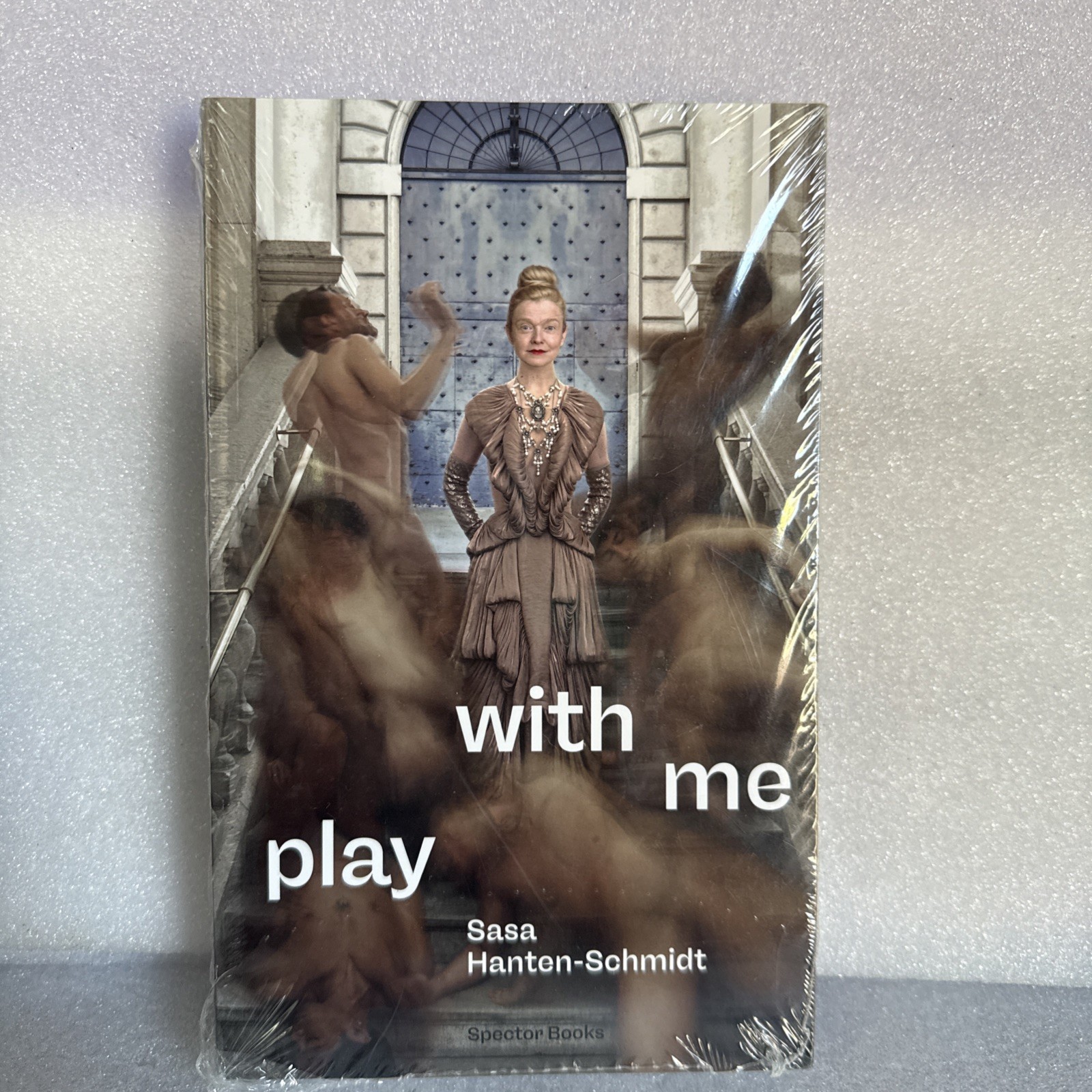 Play With Me. Sasa Hanten-Schmidt. Spector Books.