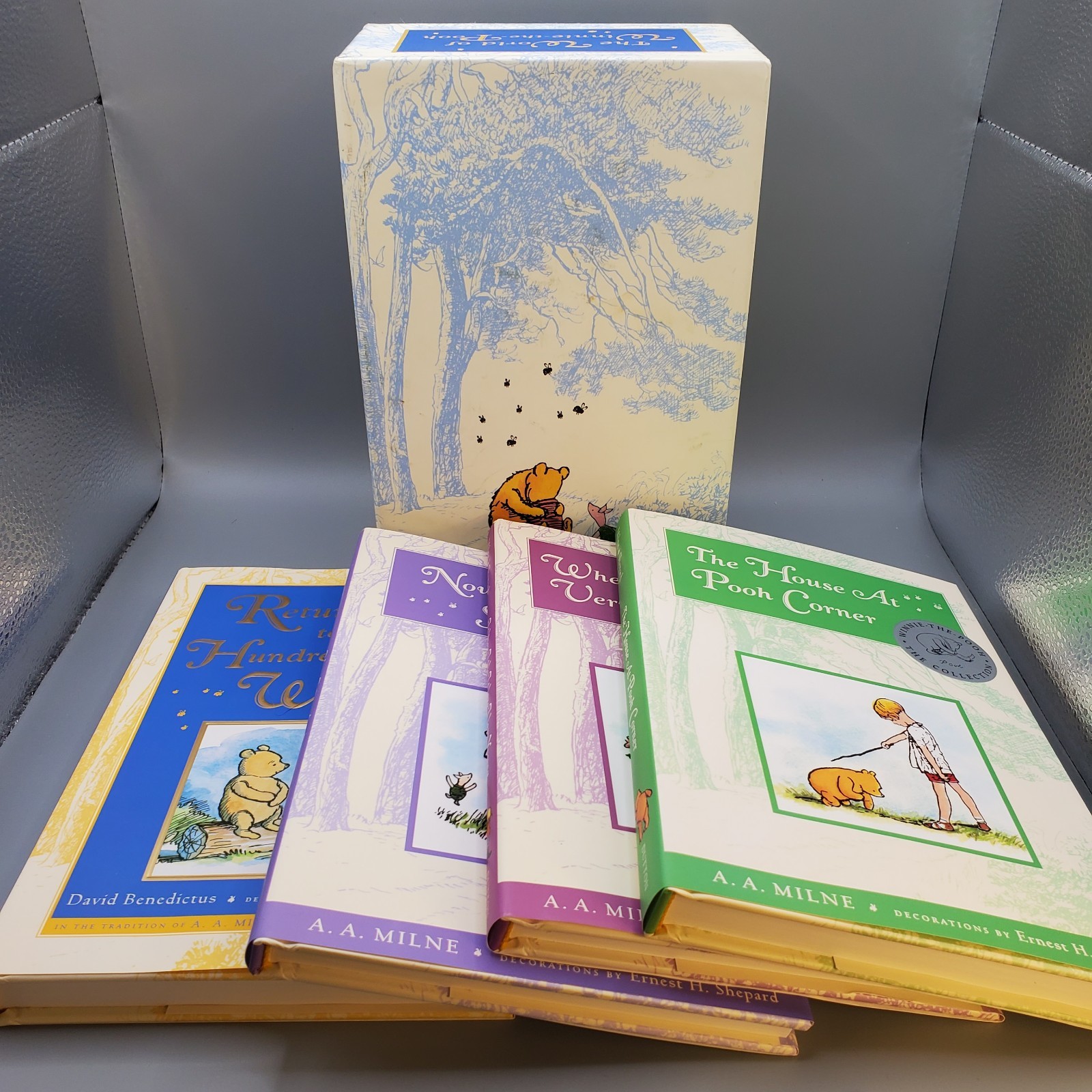THE WORLD OF WINNIE THE POOH Deluxe Gift Box by A.A.Milne (Hardcover) 4 Books