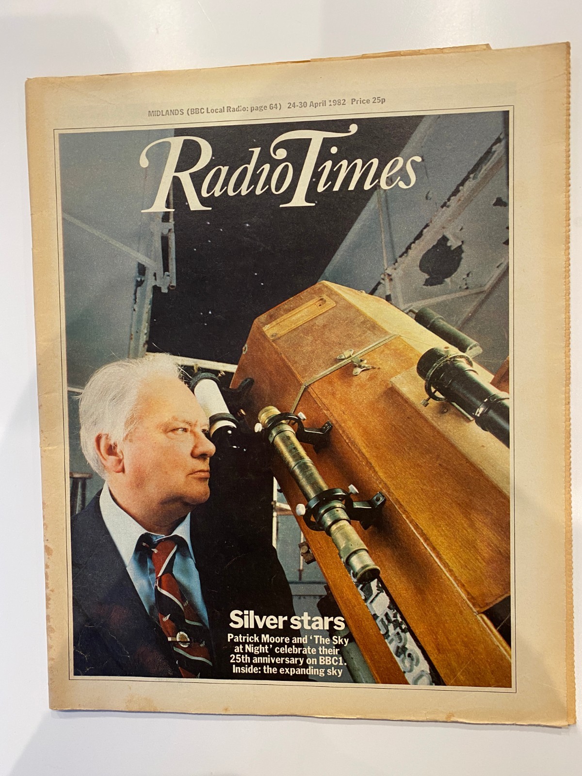 Radio Times 24-30 April 1982 25th anniversary of Patrick Moore&rsquo;s Sky At Night
