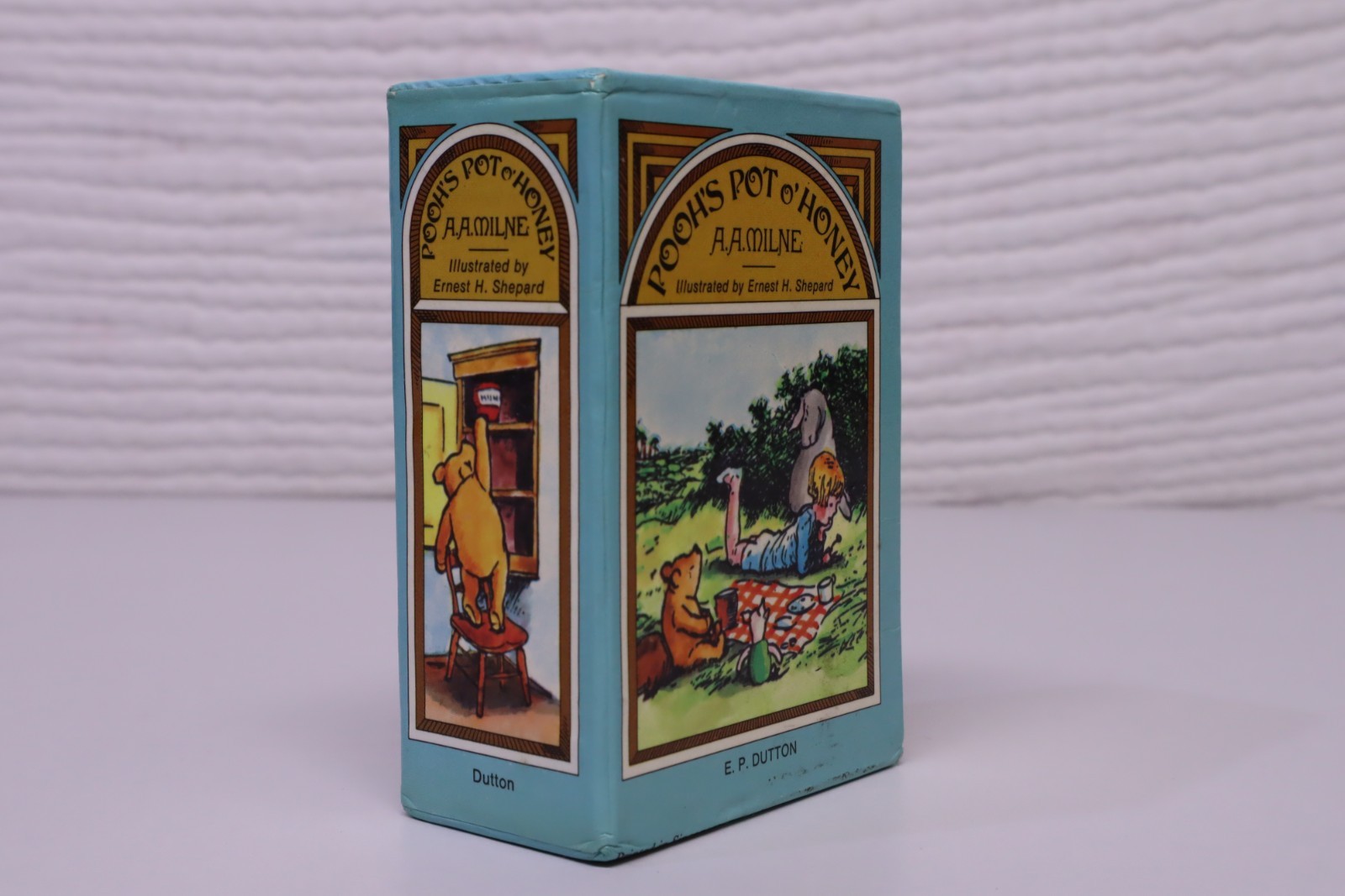 Pooh’s Pot of Honey Boxed Mini Book Set of 4