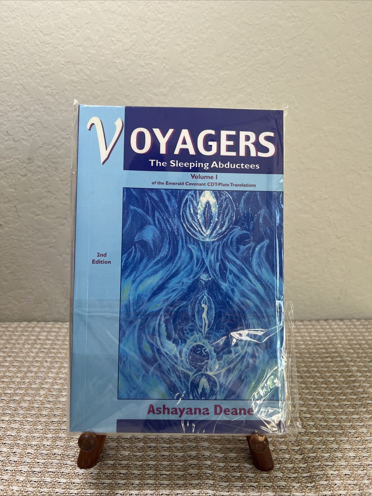 Voyagers Volume 1 , The Sleeping Abductees, 2nd Edition, Ashayana Deane,Reprint