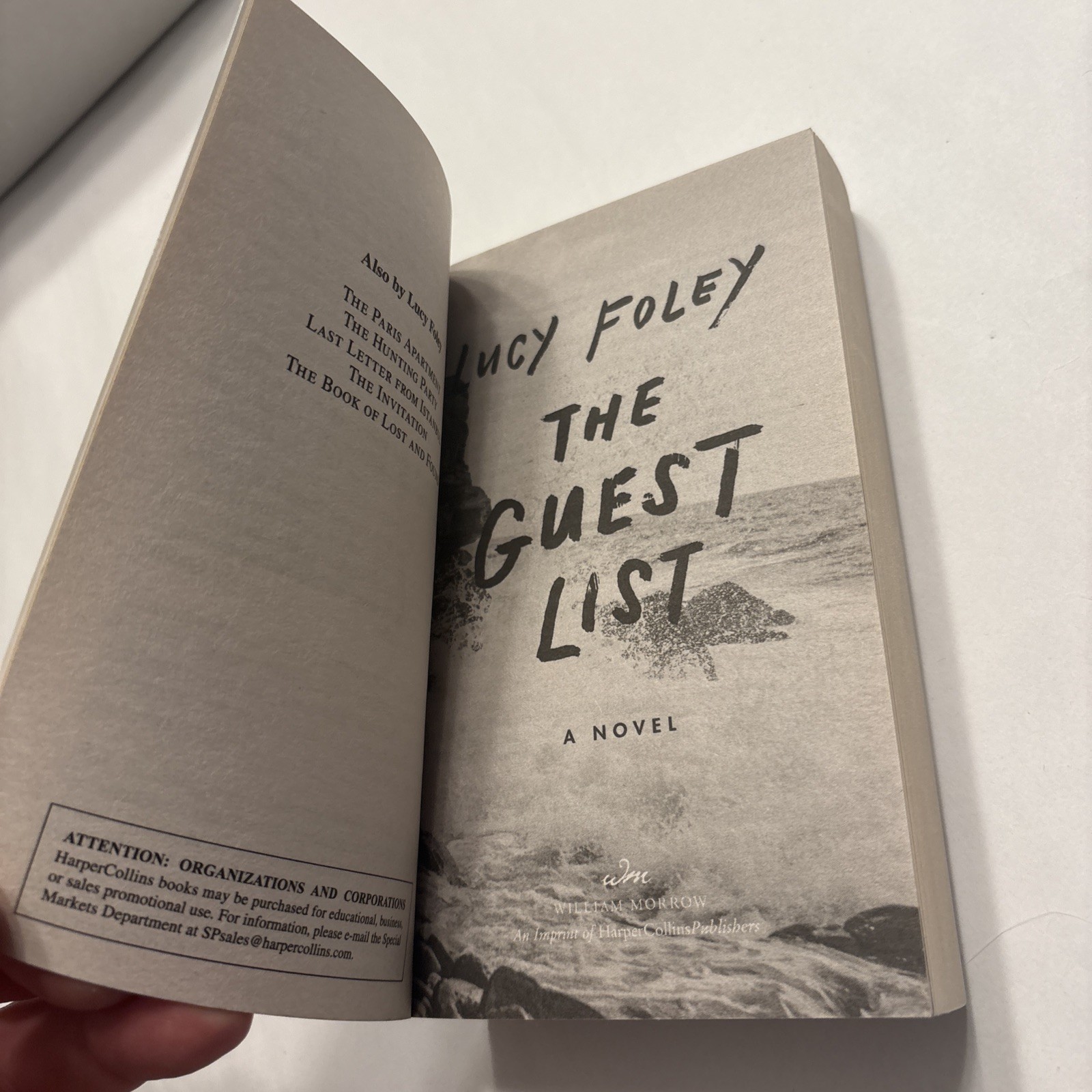 Guest List : A Novel by Lucy Foley (2022, Mass Market)