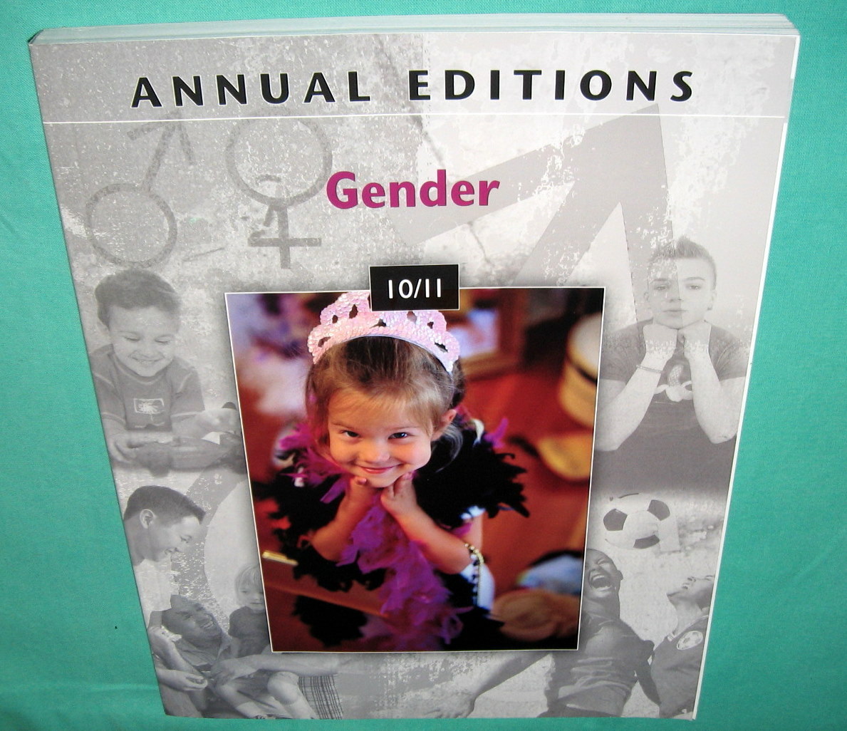 Annual Editions Gender 10/11 by Bobby Hutchison 2009 Paperback 0078050529
