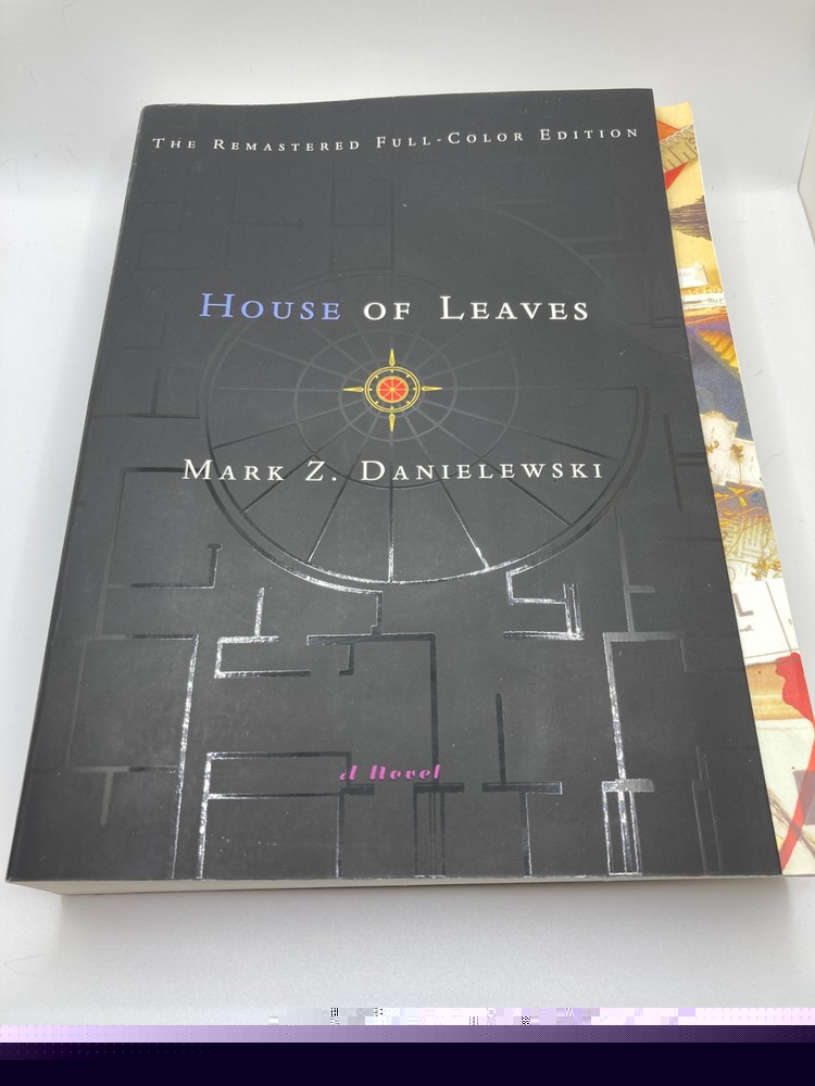 House of Leaves by Mark Z. Danielewski Trade Paperback VG