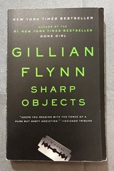 Sharp Objects: A Novel by Gillian Flynn (2007, Trade Paperback) *LIKE NEW*