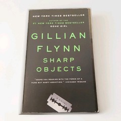 Sharp Objects By Gillian Flynn Paperback 2006 New York Times Bestseller