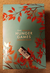Hunger Games Box Set (Deluxe Edition with Stenciled Edges) by Suzanne Collins…