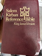 SALEM KIRBAN REF BIBLE 4TH EDITION 1985 GREAT CONDITION EXCEPT COVER