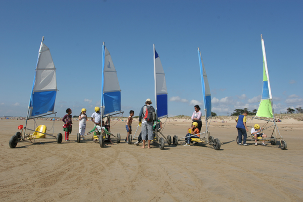 Classe de découvertes, centre vacances, classe de mer, saint Jean de Monts : le char à voile