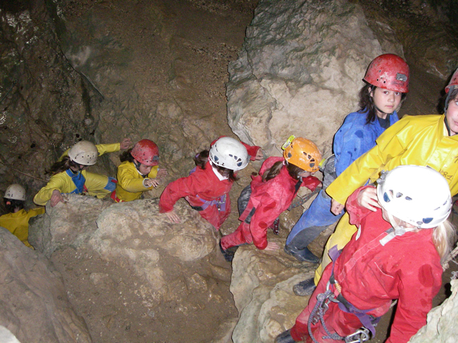 Classe de découvertes, centre vacances, classe de montagne : spéleologie